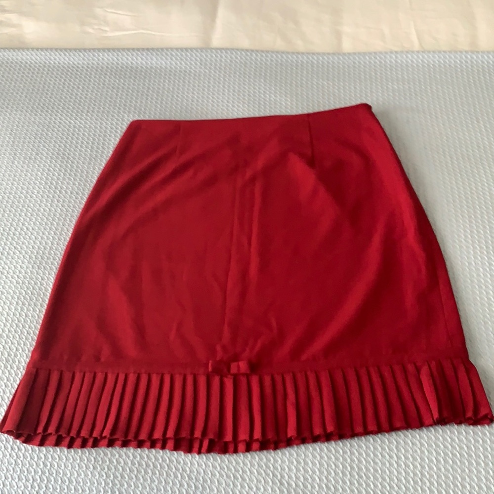 Larry Levine Pleated Bottom Pencil Skirt. Size 14